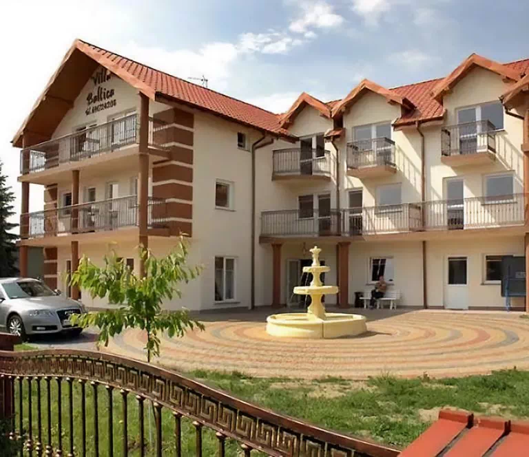 fontanna przed budynkiem